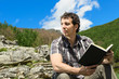 Foto: Man and book in nature Man and book in nature