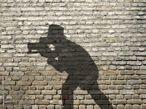 Foto: ombre de photographe sur mur en briques ombre de photographe sur mur en briques