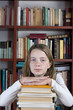 ragazza sui libri