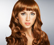 Foto: Woman with long curly hair Woman with long curly hair