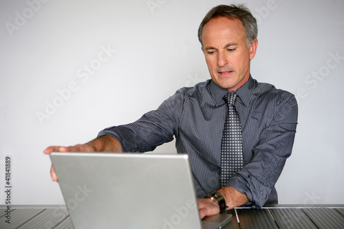 Foto: Man with a laptop Man with a laptop