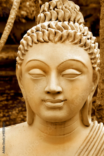 Photo: Kopf einer Buddha-Statue, Südindien Kopf einer Buddha-Statue, Südindien
