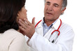 Foto: Woman being treated by doctor Woman being treated by doctor
