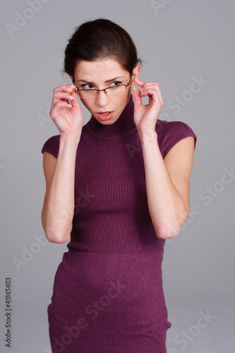 Photo: empörter blick durch die brille empörter blick durch die brille