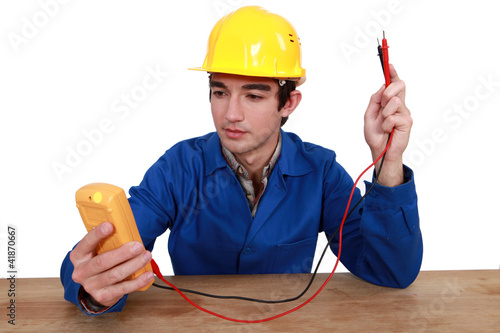 Foto: electrician using tester electrician using tester