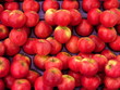 Rote Äpfel auf einem Wochenmarkt in Istanbul Sahrayicedit Rote Äpfel auf einem Wochenmarkt in Istanbul Sahrayicedit