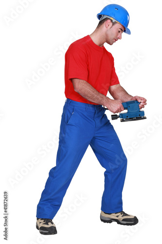 Foto: craftsman holding a tool craftsman holding a tool