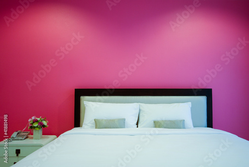 Foto: Bed in a hotel room at night Bed in a hotel room at night