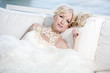 Foto: Young blond woman fashion portrait. Young blond woman fashion portrait.