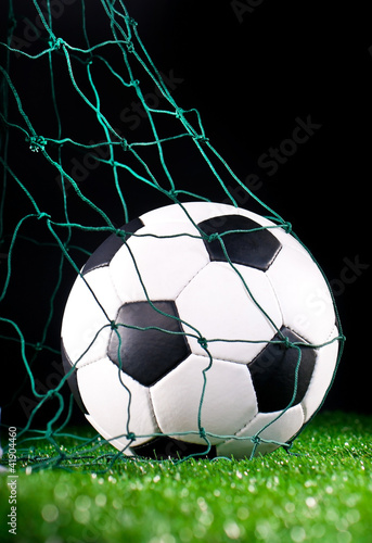 Foto: soccer ball in the net gate soccer ball in the net gate