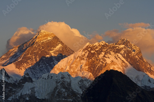 Foto: Everest at sunset from Kala Pattar, Nepal. Everest at sunset from Kala Pattar, Nepal.