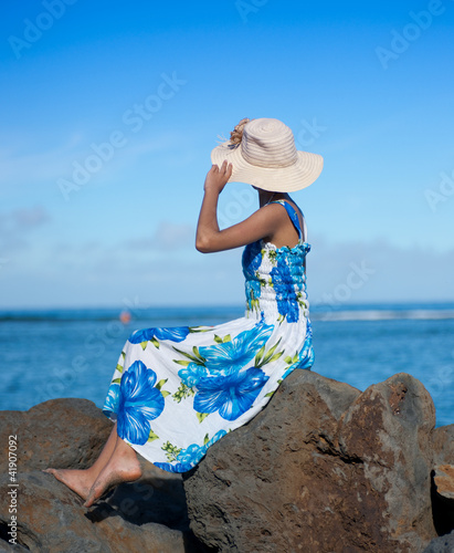 Photo: jeune fille à la plage jeune fille à la plage
