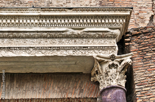 Foto: Roma, Fori Imperiali - Tempio di Romolo Roma, Fori Imperiali - Tempio di Romolo