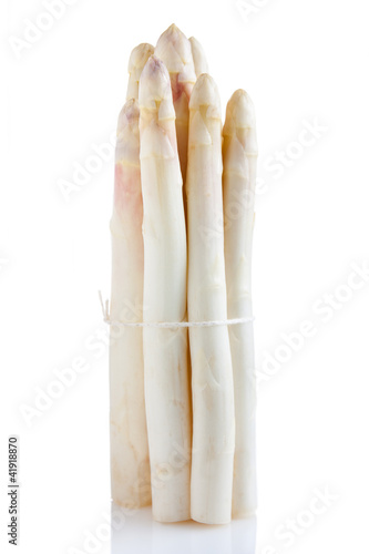 Photo: A bunch of white asparagus with a rope A bunch of white asparagus with a rope