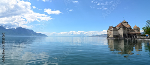 Foto: Chillon Castle at Geneva lake in Switzerland. Chillon Castle at Geneva lake in Switzerland.