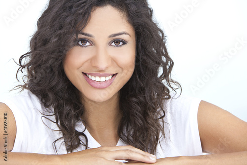 Foto: Beautiful Happy Hispanic Woman Smiling Beautiful Happy Hispanic Woman Smiling