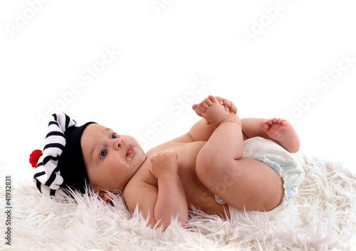 Photo: bébé de 6 mois allongé bébé de 6 mois allongé