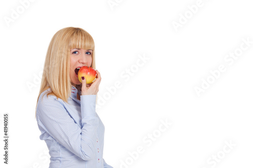 Photo: blonde frau genießt einen apfel blonde frau genießt einen apfel