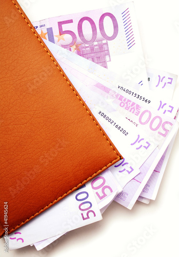 Foto: euro banknotes in leather wallet euro banknotes in leather wallet