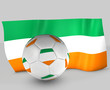 Balón  de fútbol y bandera de Irlanda