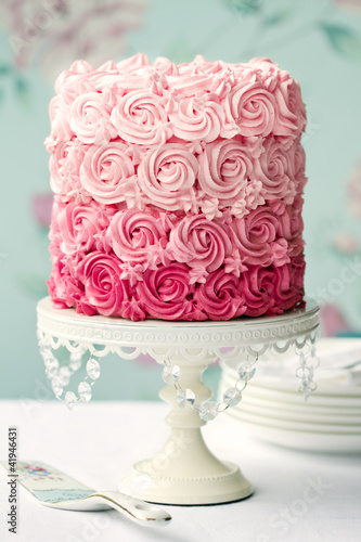 Foto : Pink ombre cake Pink ombre cake