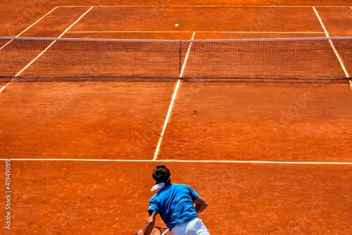 Photo: Match de tennis sur terre battue : service Match de tennis sur terre battue : service