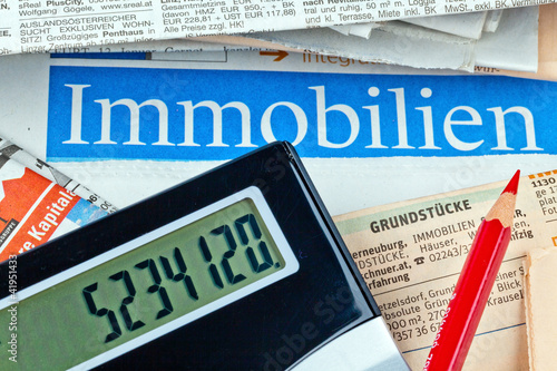 Foto: Immobilien Inserat in Zeitung Immobilien Inserat in Zeitung