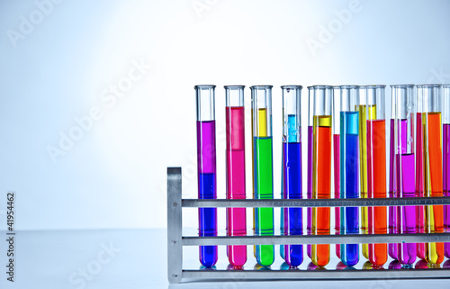 Foto: Laboratory test tubes with colored liquids inside Laboratory test tubes with colored liquids inside