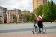 femme en fauteuil roulant