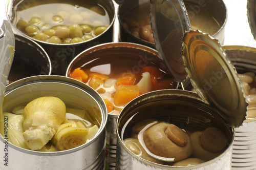 Photo: 罐头食品 Alimentos enlatados Canned foods 罐头食品 Alimentos enlatados Canned foods