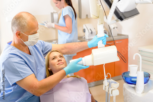 Foto: X-ray examination at dental surgery X-ray examination at dental surgery