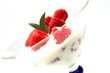 Foto: fresh fruit yogurt with raspberry fresh fruit yogurt with raspberry