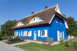 modernes reetgedecktes Zweifamilienhaus