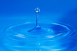 Springender Wassertropen