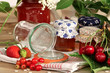 Foto: Marmelade kochen, Marmeladengläschen Marmelade kochen, Marmeladengläschen