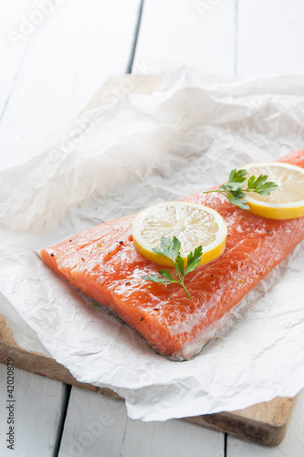 Photo: Raw loin of salmon with lemon Raw loin of salmon with lemon