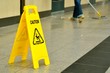 Foto: Reinigung im Terminal Flughafen Reinigung im Terminal Flughafen