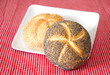 Mohnbrötchen und Sesambrötchen