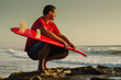 Foto: Surfer watching the waves Surfer watching the waves