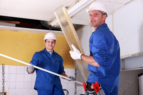 Photo: Installing neon lamp Installing neon lamp