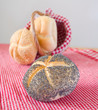 Mohnbrötchen und Sesambrötchen