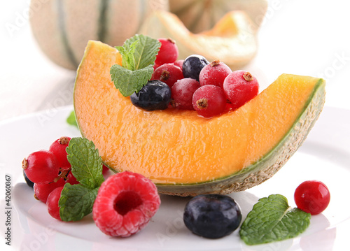 Foto: melon and berry fruit melon and berry fruit
