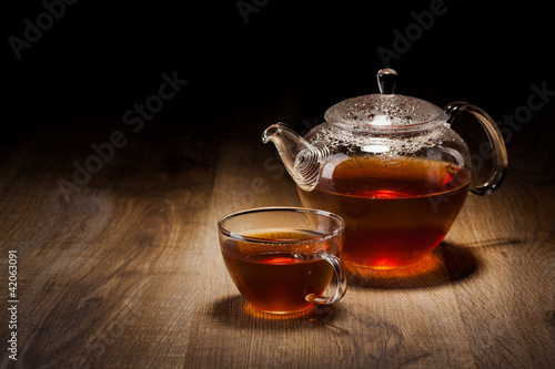Foto: Tea Set on a Wooden Table Tea Set on a Wooden Table