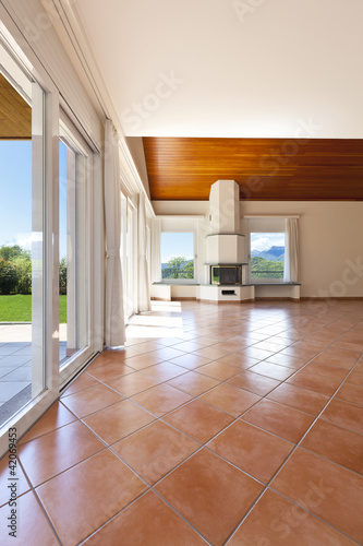 Foto: home, arched window, view of room with fireplace home, arched window, view of room with fireplace