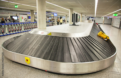 Photo: baggage belt baggage belt