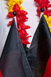 Deutschlandfaehnchen und Hawaikette