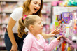 Foto: mother and daughter shopping for toys mother and daughter shopping for toys