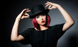 Foto: Pretty young auburn haired female with bowler hat Pretty young auburn haired female with bowler hat
