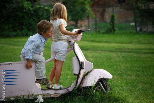 Photo: bambini sulla vespa bambini sulla vespa