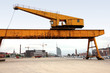 Foto: alter hafenkran vor den havenwelten in bremerhaven alter hafenkran vor den havenwelten in bremerhaven